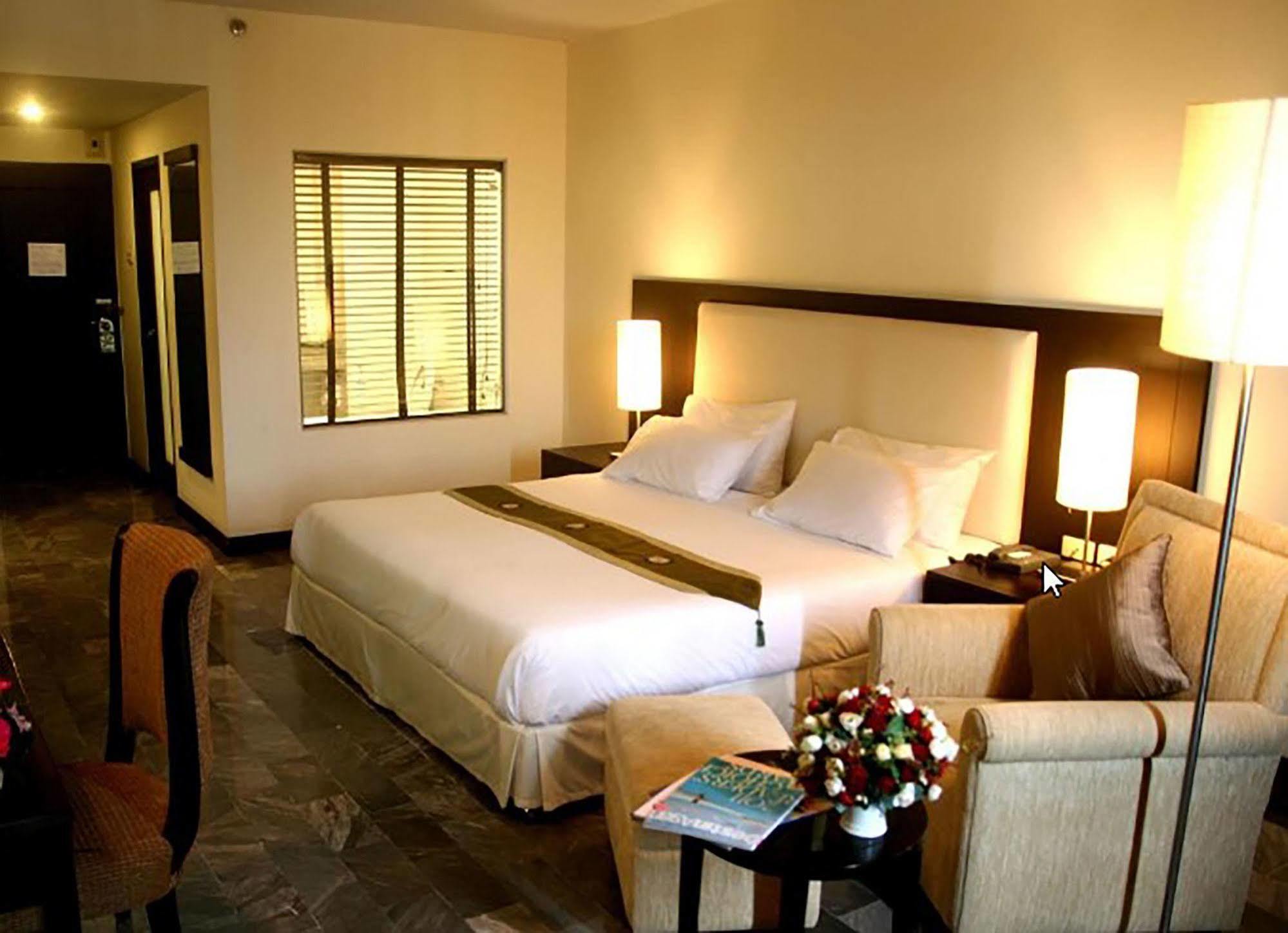 Royal Lanna Hotel Chiang Mai Esterno foto